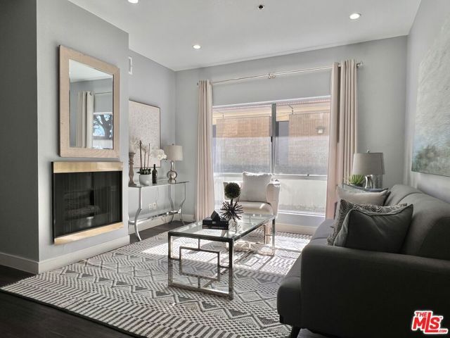 156 S Oak Knoll Avenue 101, Pasadena, CA 91101