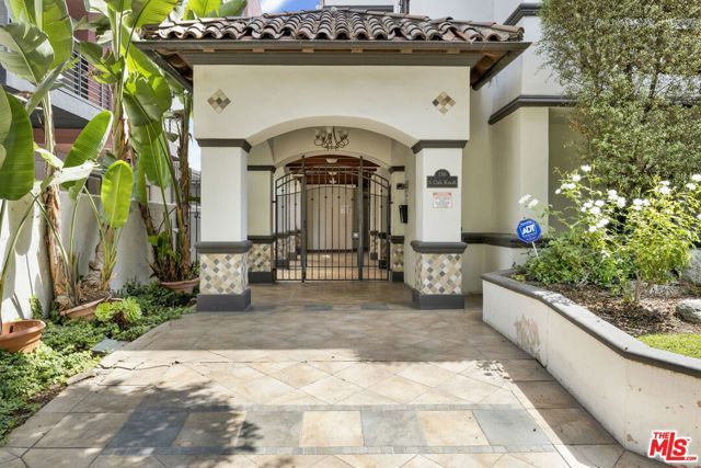 156 S Oak Knoll Avenue 101, Pasadena, CA 91101