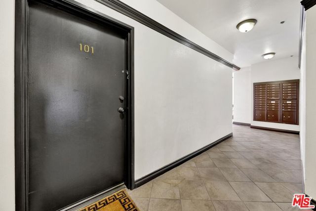 156 S Oak Knoll Avenue 101, Pasadena, CA 91101