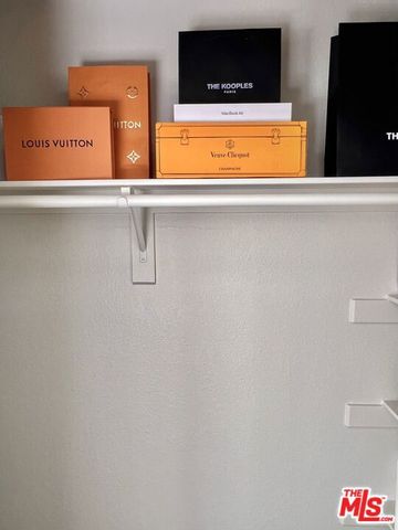 156 S Oak Knoll Avenue 101, Pasadena, CA 91101