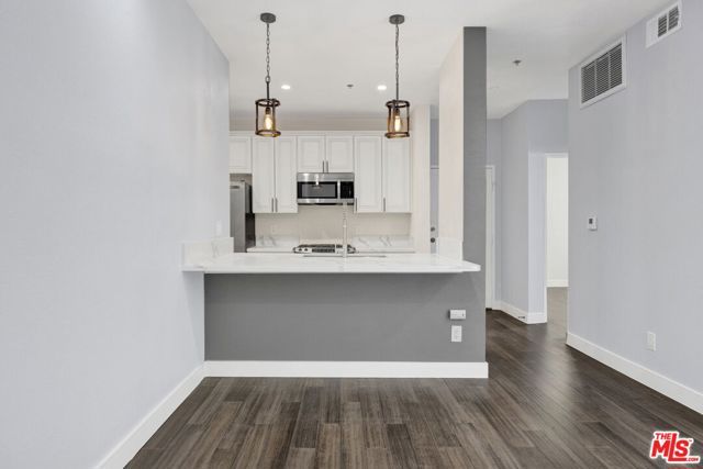 156 S Oak Knoll Avenue 101, Pasadena, CA 91101