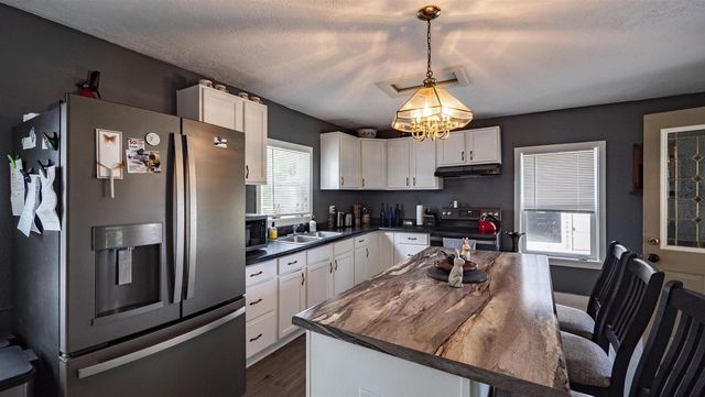 510 S DIVISION STREET, Waupaca, WI 54981