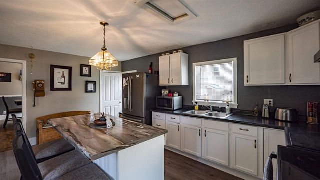 510 S DIVISION STREET, Waupaca, WI 54981
