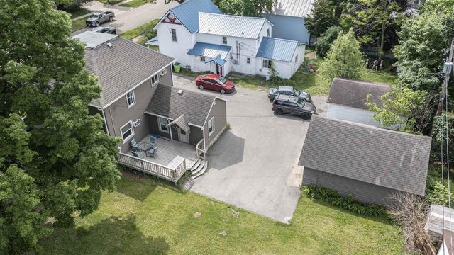 510 S DIVISION STREET, Waupaca, WI 54981