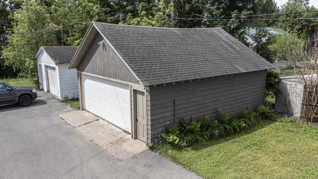 510 S DIVISION STREET, Waupaca, WI 54981