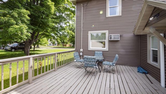 510 S DIVISION STREET, Waupaca, WI 54981