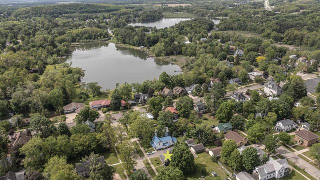 510 S DIVISION STREET, Waupaca, WI 54981
