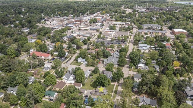 510 S DIVISION STREET, Waupaca, WI 54981