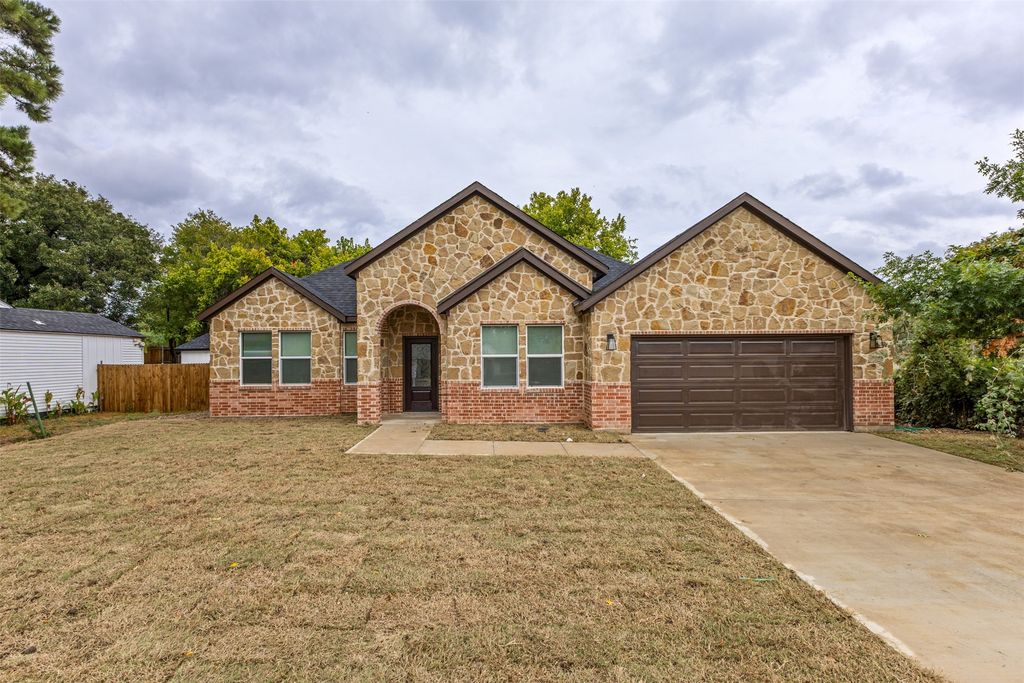 907 Howard Street, Seagoville, TX 75159