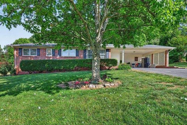 134 Thelma Road SW, Calhoun, GA 30701