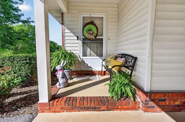 134 Thelma Road SW, Calhoun, GA 30701