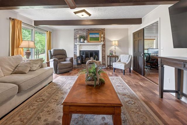 134 Thelma Road SW, Calhoun, GA 30701