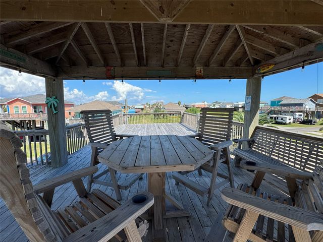 851 Trout Boulevard, Crystal Beach, TX 77650