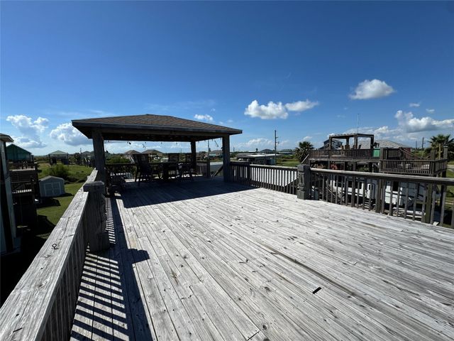 851 Trout Boulevard, Crystal Beach, TX 77650