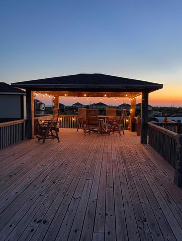 851 Trout Boulevard, Crystal Beach, TX 77650