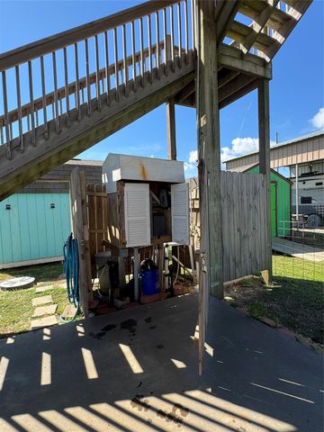 851 Trout Boulevard, Crystal Beach, TX 77650