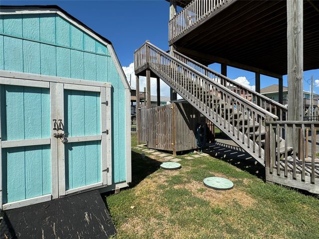 851 Trout Boulevard, Crystal Beach, TX 77650