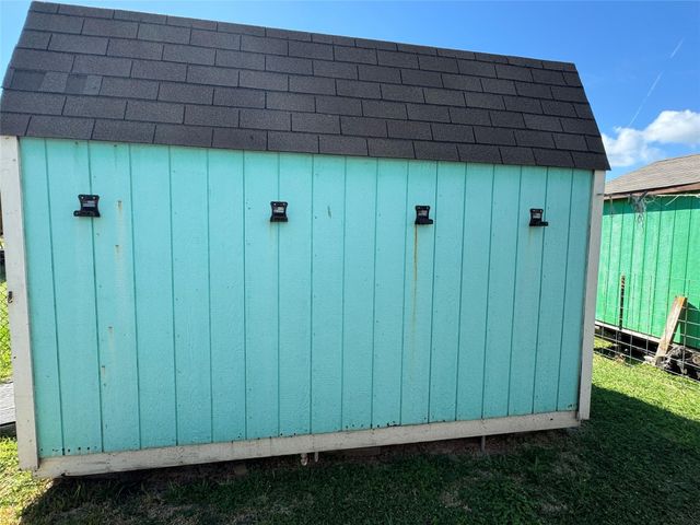 851 Trout Boulevard, Crystal Beach, TX 77650