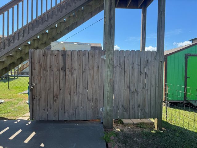 851 Trout Boulevard, Crystal Beach, TX 77650