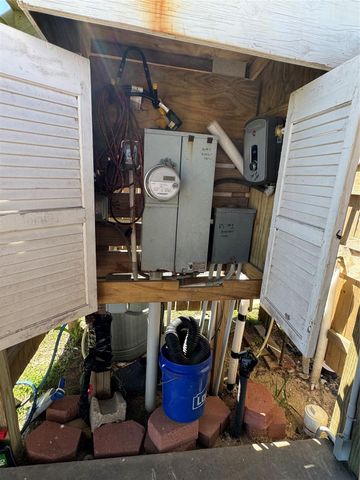 851 Trout Boulevard, Crystal Beach, TX 77650