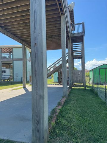 851 Trout Boulevard, Crystal Beach, TX 77650