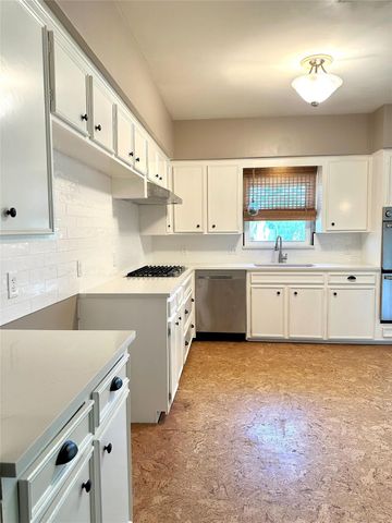 18623 Point Lookout Drive, Nassau Bay, TX 77058