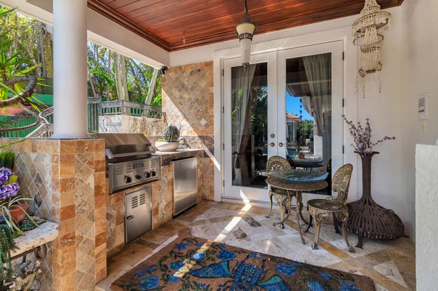 286 Jamaica Lane, Palm Beach, FL 33480