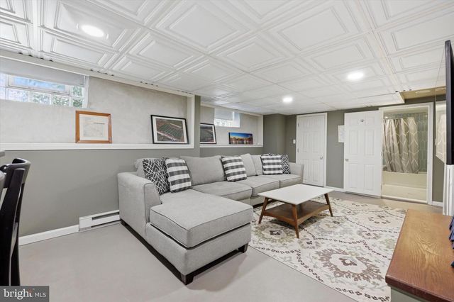 2438 E COUNTY LINE RD, Ardmore, PA 19003