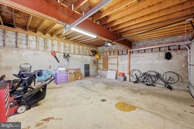 2438 E COUNTY LINE RD, Ardmore, PA 19003