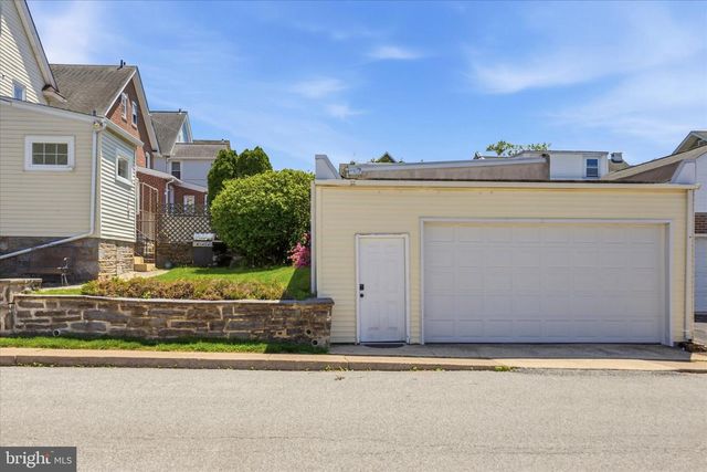 2438 E COUNTY LINE RD, Ardmore, PA 19003