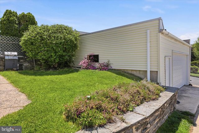 2438 E COUNTY LINE RD, Ardmore, PA 19003