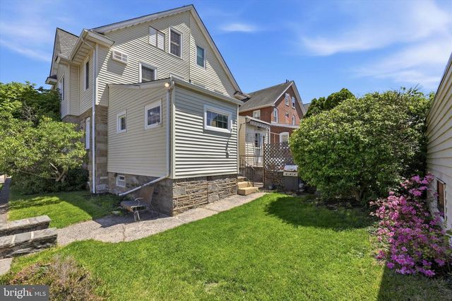 2438 E COUNTY LINE RD, Ardmore, PA 19003