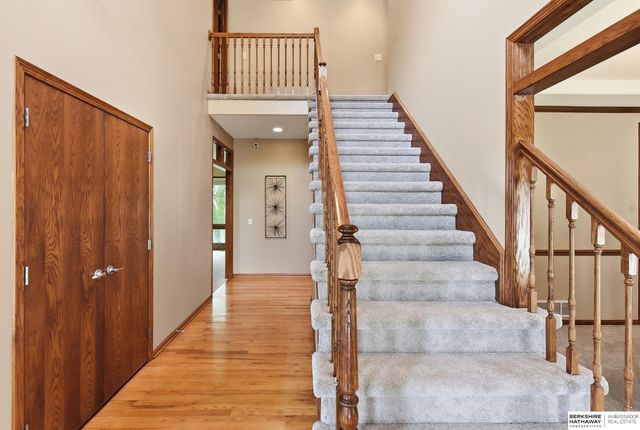 1210 MacArthur Drive, Papillion, NE 68046