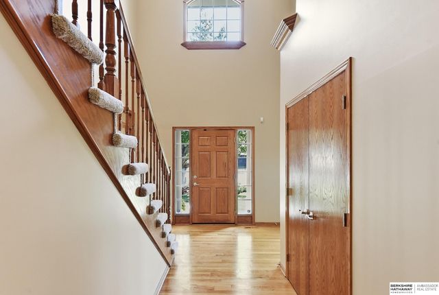 1210 MacArthur Drive, Papillion, NE 68046