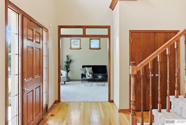1210 MacArthur Drive, Papillion, NE 68046
