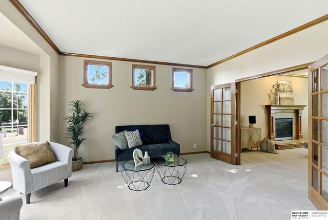 1210 MacArthur Drive, Papillion, NE 68046