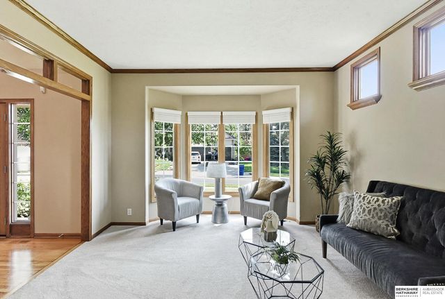 1210 MacArthur Drive, Papillion, NE 68046