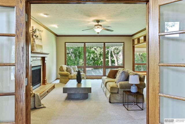 1210 MacArthur Drive, Papillion, NE 68046
