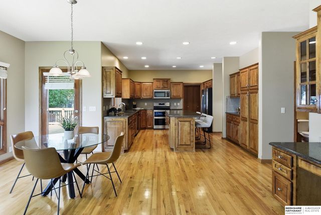 1210 MacArthur Drive, Papillion, NE 68046