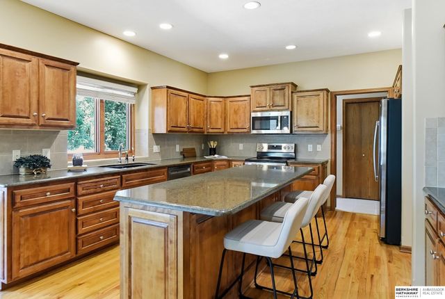 1210 MacArthur Drive, Papillion, NE 68046