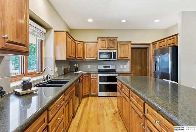 1210 MacArthur Drive, Papillion, NE 68046