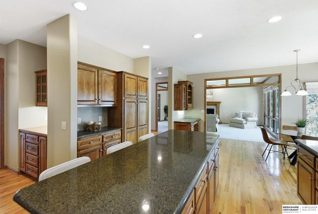 1210 MacArthur Drive, Papillion, NE 68046