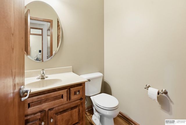 1210 MacArthur Drive, Papillion, NE 68046