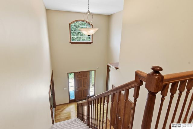 1210 MacArthur Drive, Papillion, NE 68046