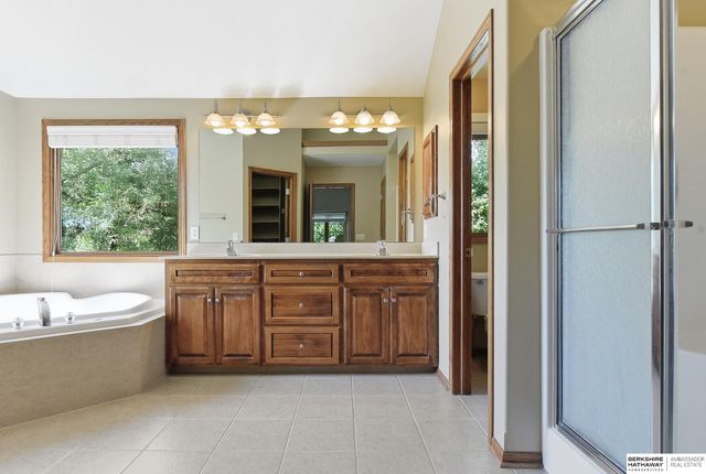 1210 MacArthur Drive, Papillion, NE 68046