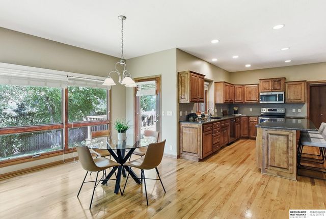 1210 MacArthur Drive, Papillion, NE 68046