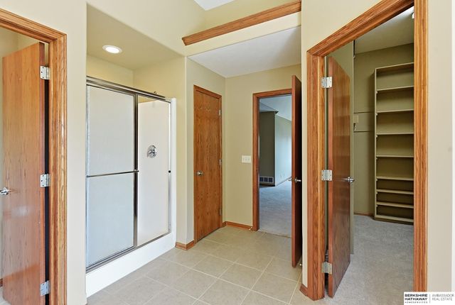 1210 MacArthur Drive, Papillion, NE 68046