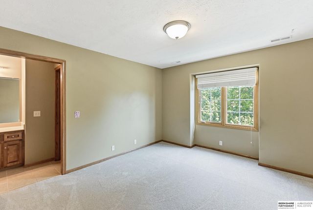 1210 MacArthur Drive, Papillion, NE 68046