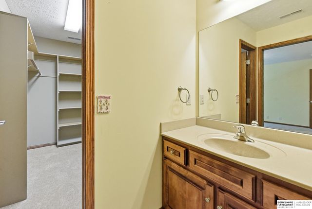 1210 MacArthur Drive, Papillion, NE 68046