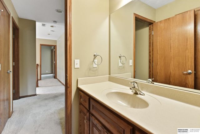 1210 MacArthur Drive, Papillion, NE 68046